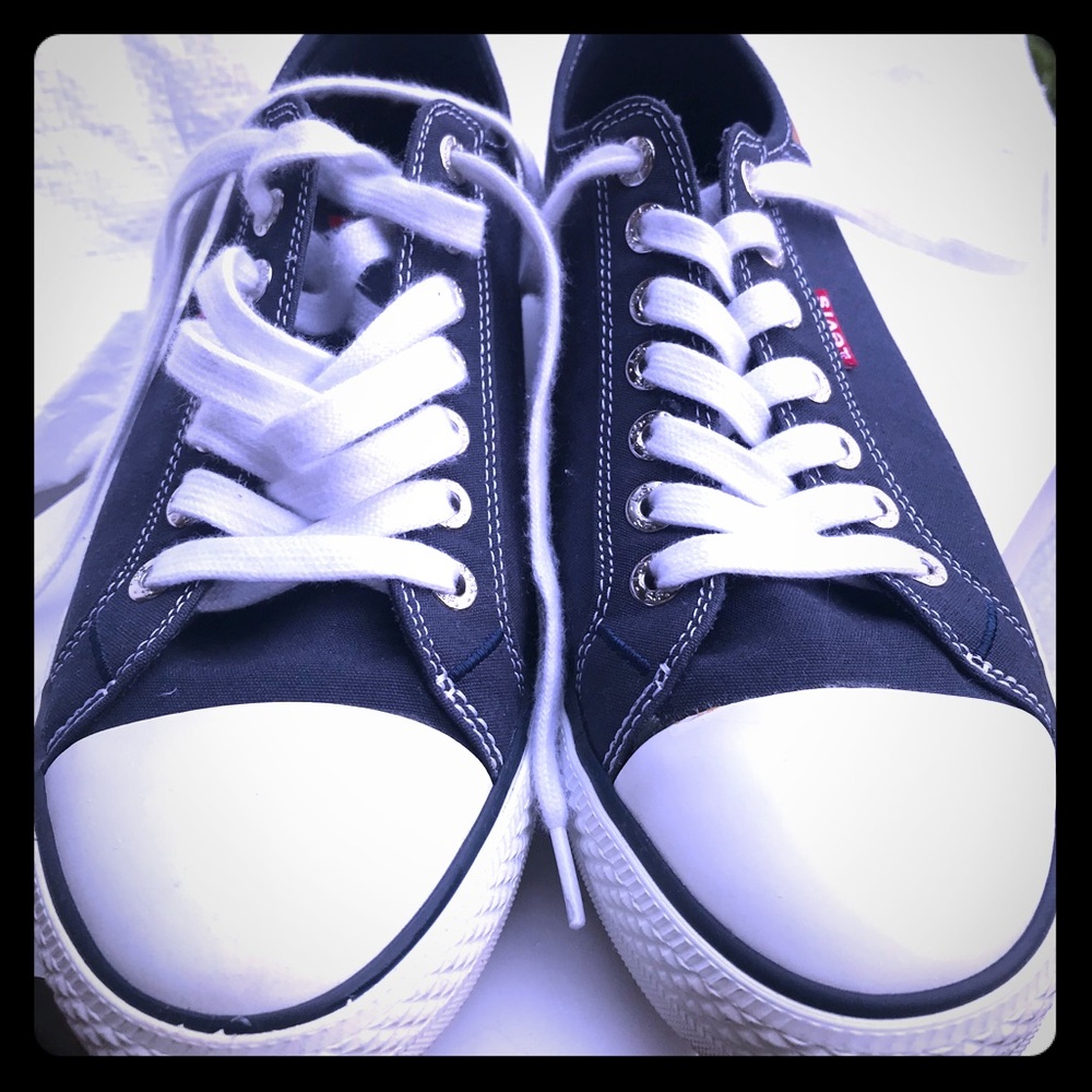 Levi’s men Canvas upper shoes